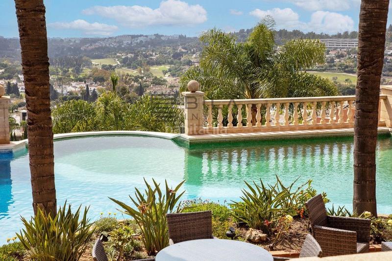 Foto a3ee4b00-5e55-47ec-9875-3be08c533f26. Ático en supermanzana 3j en Los Naranjos Marbella