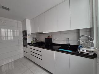 Pis  Gamboa. Piso en venta en cariena, 3 dormitorios.