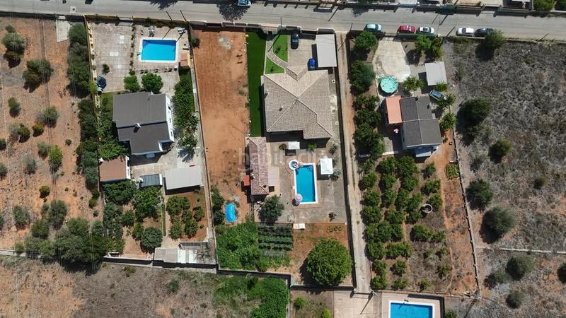 Foto f1296de3-65a9-415f-8105-cc62bf548939. Chalet avec parking piscine dans Avenida Alemania-Italia Villarreal / Vila - real