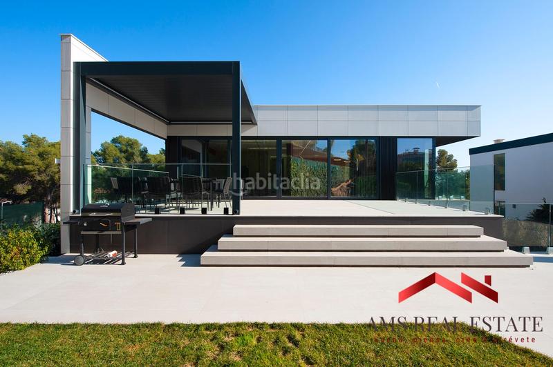 Foto 253713cd-87bd-4bb3-bd28-84e23fd3ed18. Haus mit heizung parking pool in Montmar Castelldefels