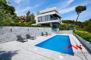 Casa  Avenida 309. La elegancia frente al mar obra nueva de lujo en castelldefels
