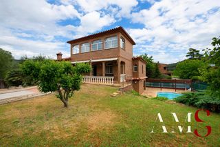 Chalet  Can sadurni. Casa independiente en begues
