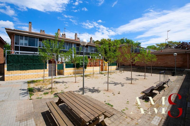 Foto a56e38ad-887b-4586-a84a-e56e78a2a737. Casa aparellada amb calefacció aparcament a Begues