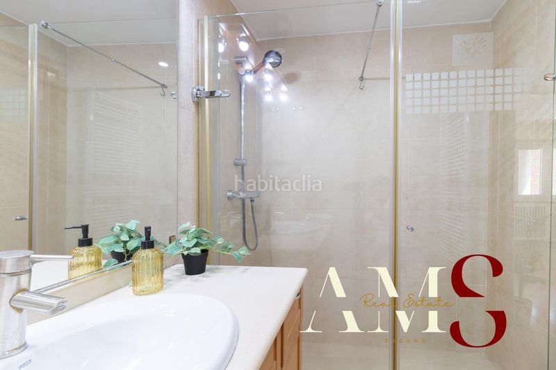 Foto e7c9cefb-9027-467e-9753-e35a901ae3d4. Casa pareada  centro en Begues