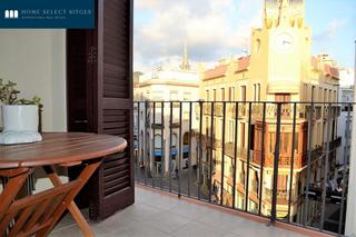 Pis a Centre. Amplio piso con terraza en el corazón de sitges