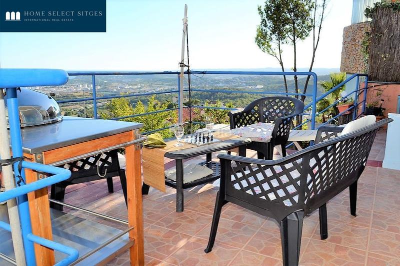 Foto 0ad1fd09-3887-459b-823a-183435fbbb0d. Casa torre quint mar con vistas panorámicas y piscina en Sitges