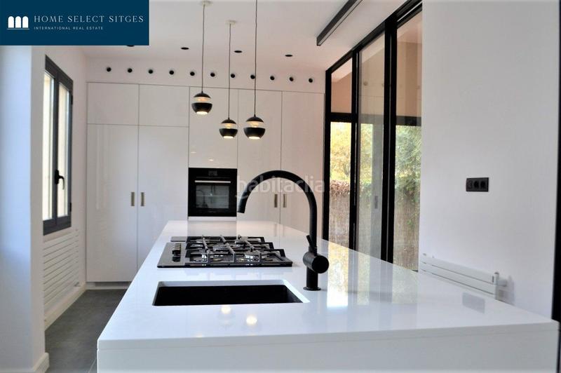 Foto 984f2122-08c3-4b2d-809d-031d8f40b37c. Rent chalet with heating parking pool in Centre Sitges