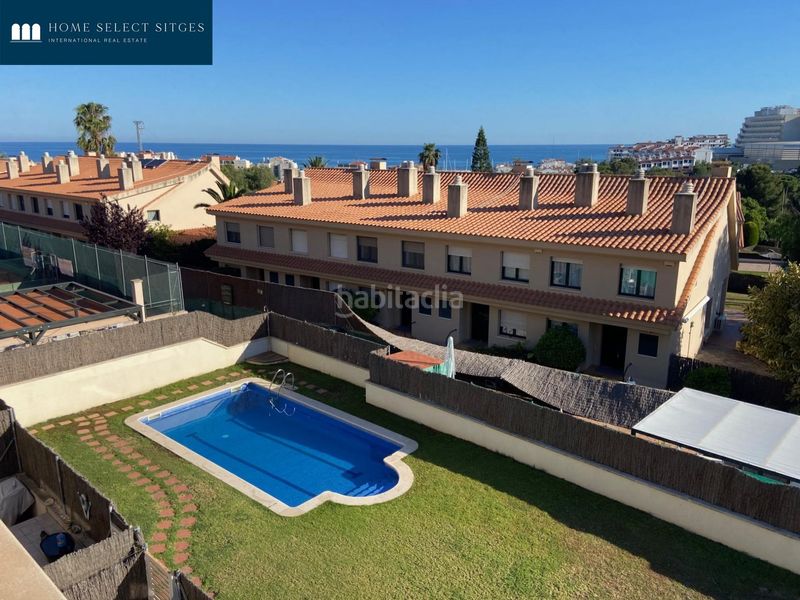 Foto 172b53bb-4e77-450c-b6bb-d9bd996713f5. Casa aparellada amb calefacció aparcament piscina a Sitges