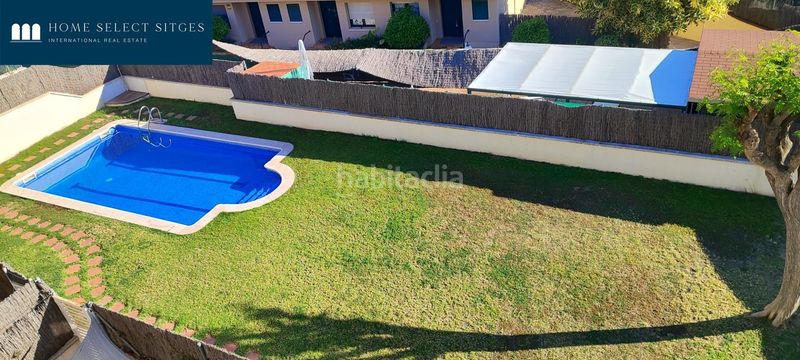 Foto 54ba2bf2-f3c3-412f-9bd8-83214be1c52e. Casa aparellada amb calefacció aparcament piscina a Sitges