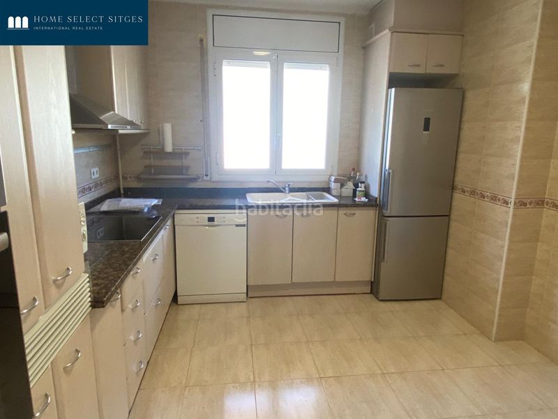 Foto 583a0453-fcba-4643-bbe3-44a3f5c34242. Casa aparellada amb calefacció aparcament piscina a Sitges