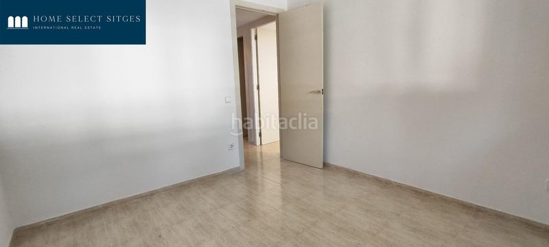 Foto 81a64da2-ff05-490a-a052-6f8b6bd6c7fe. Casa aparellada amb calefacció aparcament piscina a Sitges
