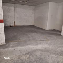 Aparcament cotxe a Carrer de josep anselm clavé 2. Parking doble coche i moto
