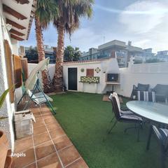 Casa adosada  Carrer tenis. Roda casa al lado de playa