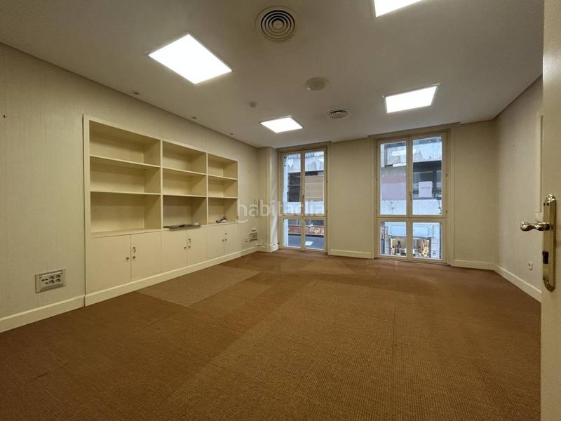 Foto b8aeb0a5-a1a2-4280-a18e-275181a0e7c2. Miete büro in Parque San Francisco - Uría Oviedo