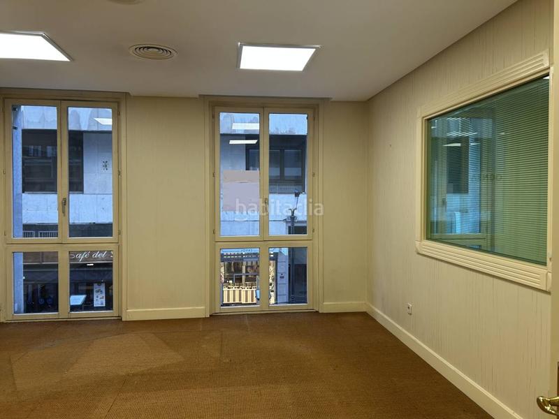 Foto 8945a860-17e9-4ef3-85d5-2a8c3199c742. Rent office space in Parque San Francisco - Uría Oviedo