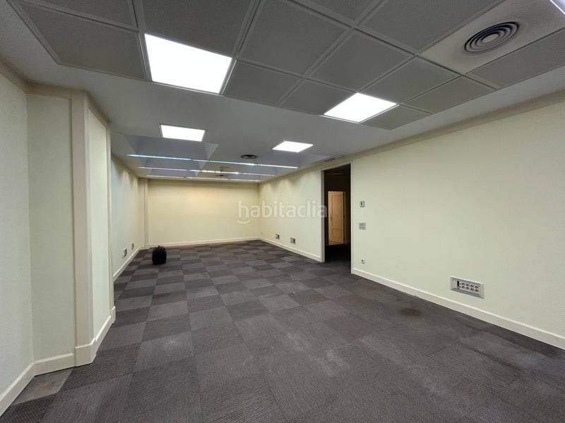 Foto bab8e746-90ec-49e4-babb-7b61378f2878. Rent office space in Parque San Francisco - Uría Oviedo