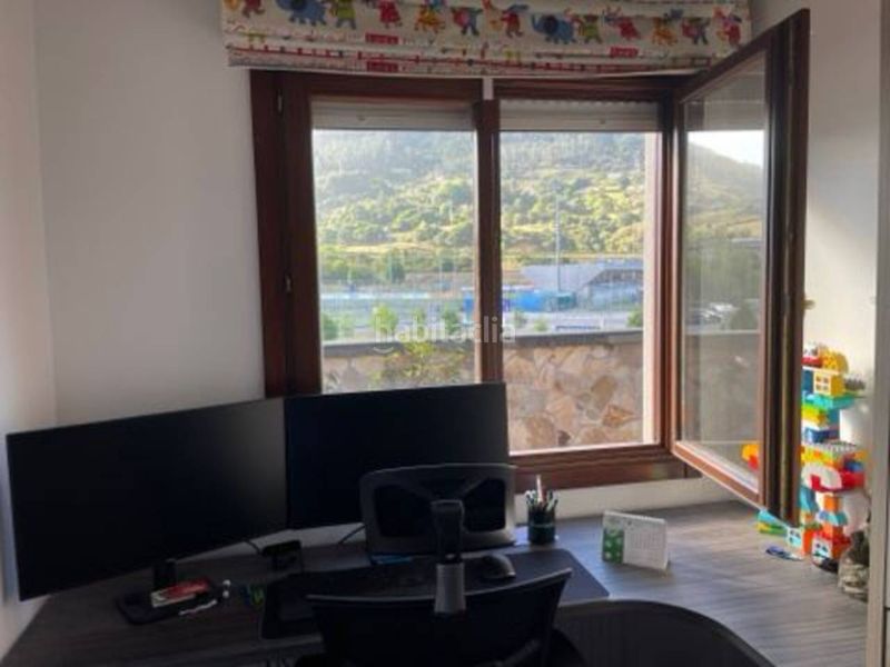 Foto 1ff91f84-8528-4232-a323-52c5345edff0. Àtic amb calefacció aparcament a Huca - La Cadellada Oviedo