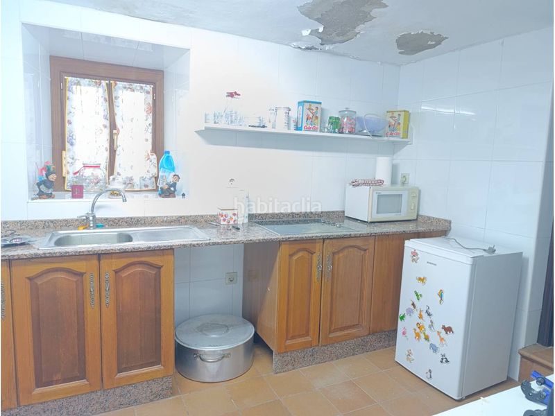 Foto e1e96b6c-12cb-4554-86ff-81a3428f0557. Casa aparellada amb calefacció a Lena