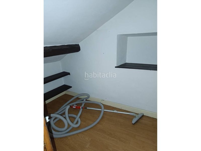 Foto f9e6bba8-937b-4744-966f-2cf320873690. Casa aparellada amb calefacció a Lena