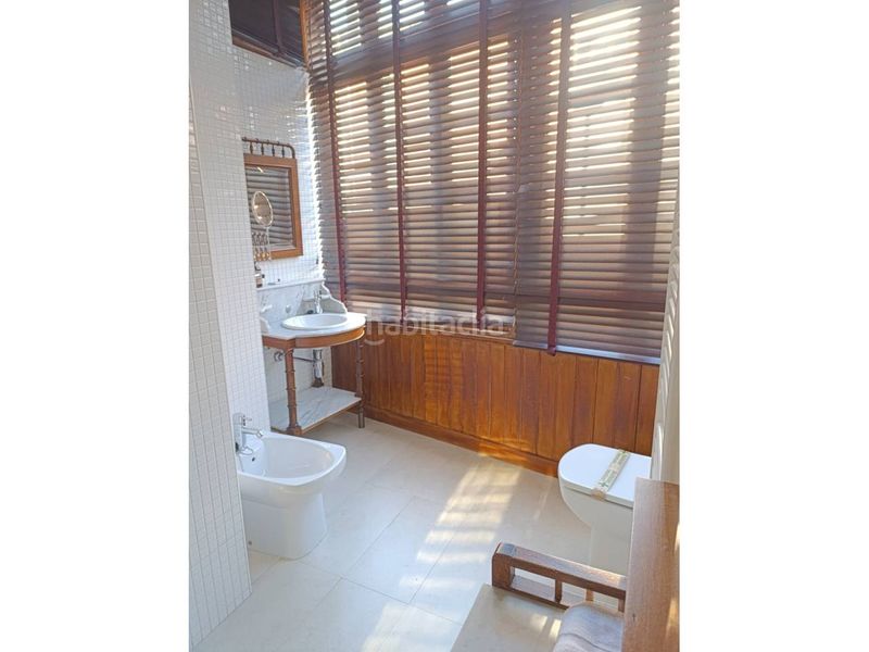 Foto ffe898b2-e214-4db6-9386-b126b3e6b2a6. Casa aparellada amb calefacció a Lena
