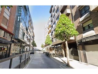 Aparcament cotxe  Calle manuel pedregal. Garaje en venta en centro