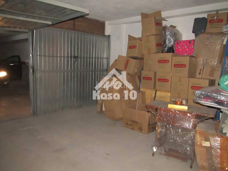 Foto 1d1f1c78-92bd-481d-906c-cb6c79aaca8a. Parking voiture dans Ibi