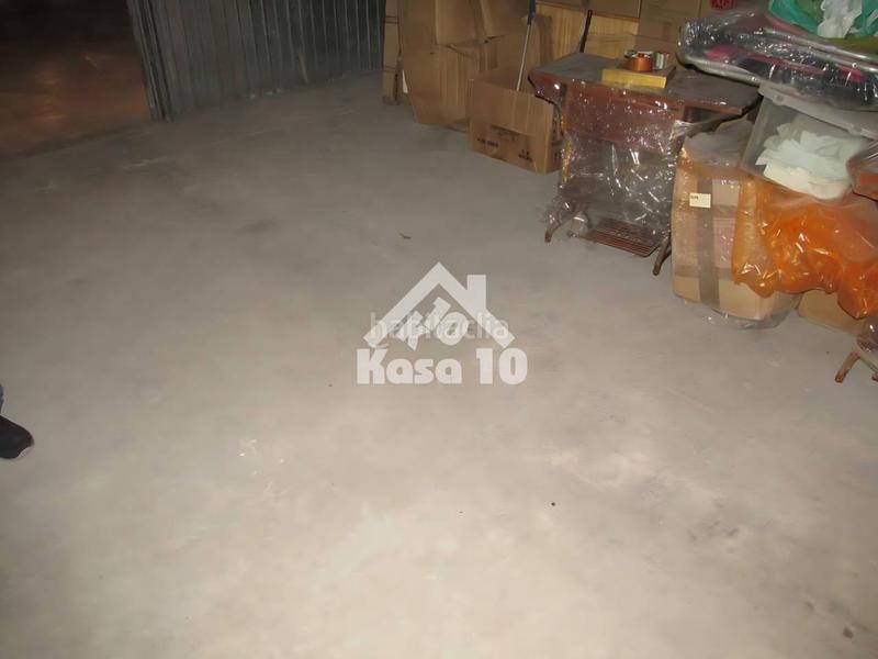 Foto 2ee1e0ef-fd08-4a30-8bfe-e76c32e83703. Parking voiture dans Ibi