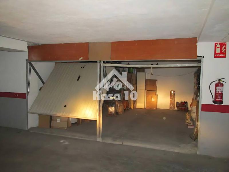 Foto dd6aa442-7f13-464e-8efa-8ed261a335d4. Parking voiture dans Ibi