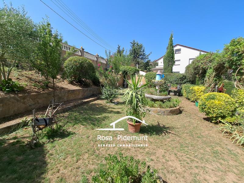 Foto 301eba59-d628-4e16-b46b-5ba1dc16b11f. Casa con camino parcheggio piscina in Aiguaviva Parc Vidreres