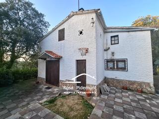 Casa  Carrer palamós. Casa muy acogedora y con privacidad!!!