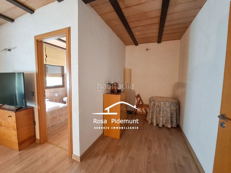 Foto 4ad3296c-4dcd-4fd3-b641-d1b20710d593. Casa adossada amb xemeneia calefacció aparcament a Palafolls