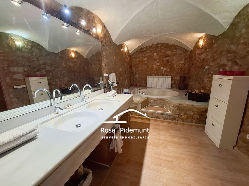 Foto 5f69f8d5-c980-4506-9b85-c44812eed3b7. Casa adossada amb xemeneia calefacció aparcament a Palafolls