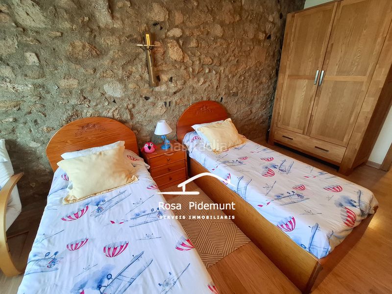 Foto a0e0e8ca-a989-4ecf-8427-1386b155e45d. Casa adossada amb xemeneia calefacció aparcament a Palafolls