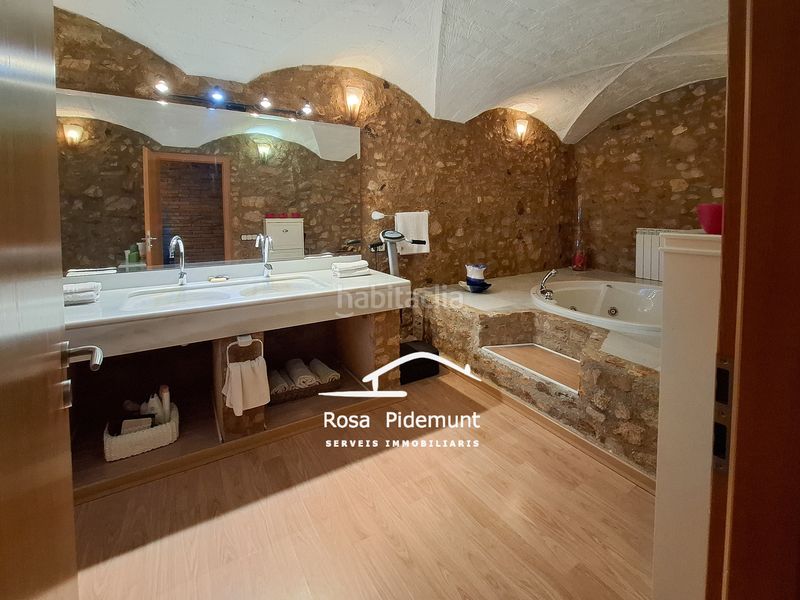 Foto aff4e3ff-7026-4ef9-a36d-c9623cd15fcd. Casa adossada amb xemeneia calefacció aparcament a Palafolls