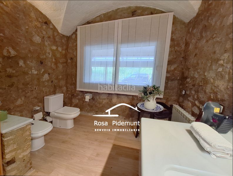 Foto b3de733e-50e1-4961-ab3a-22cc6105c54e. Casa adossada amb xemeneia calefacció aparcament a Palafolls
