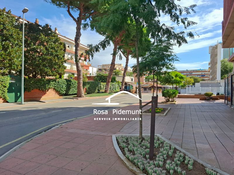 Foto e9f5f1fe-8f96-4b18-aeec-d9976b132f5d. Local comercial a Fenals Lloret de Mar
