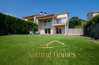 Casa adosada en El Bals - Can Calella. Casa a tres vientos en venta en sant vicen de montalt