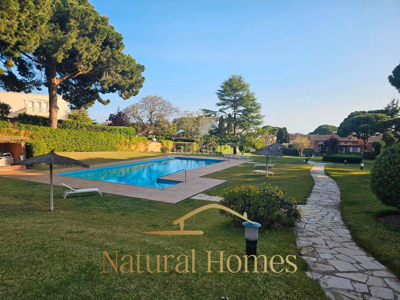 Foto 5ba26516-1a19-4fd6-8126-e09679dbbb90. Location duplex avec cheminée chauffage parking piscine dans Sant Vicenç de Montalt