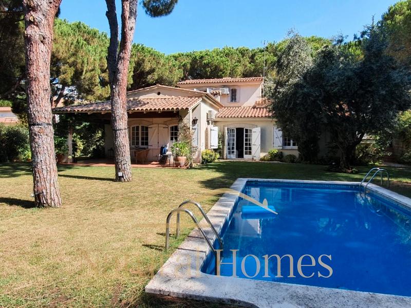 Foto d203d0c4-49c3-4498-854f-eb3e0d846812. Location chalet avec cheminée chauffage parking piscine dans Sant Andreu de Llavaneres