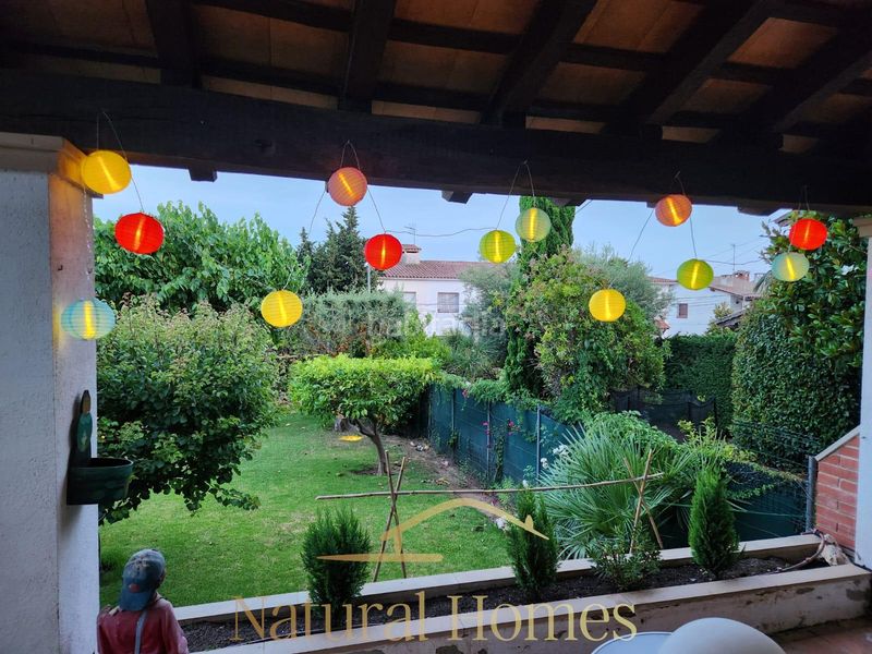 Foto 167f7e68-ff8b-4f27-b725-6f944501764e. Casa aparellada amb xemeneia calefacció aparcament a Vilassar de Dalt