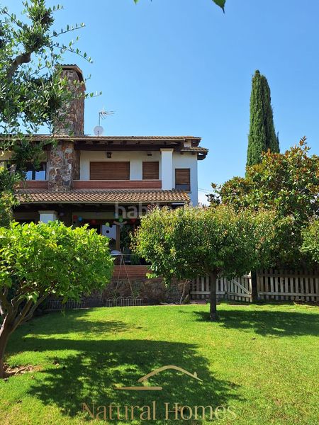 Foto 268939df-55e3-4749-b4b1-2d5cd1577904. Casa aparellada amb xemeneia calefacció aparcament a Vilassar de Dalt