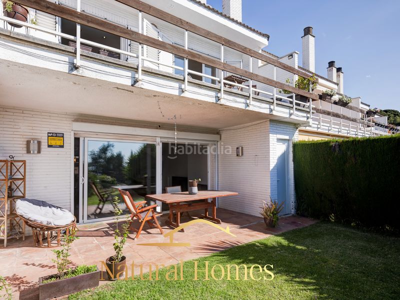 Foto 7d17f4ba-a419-44cb-bdcb-b5745f9af6f3. Casa adossada amb xemeneia calefacció aparcament piscina a Sant Andreu de Llavaneres