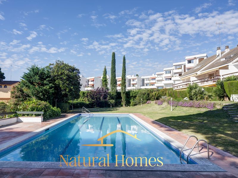 Foto ad207e99-7843-48af-8a13-e93285ff8060. Casa adossada amb xemeneia calefacció aparcament piscina a Sant Andreu de Llavaneres