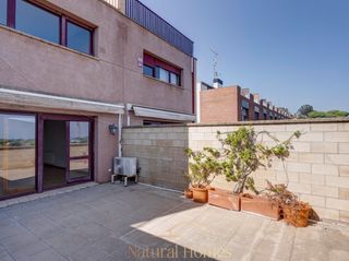 Casa adossada a Sant Vicenç Centre. Chalet adosado con vistas al mar en el centro de sant vicenç de
