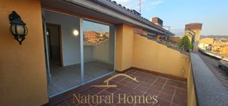 Penthouse in Caputxins-Ambulatori. Ático dúplex reformado en zona tranquila entre calldetenes y vic