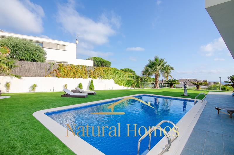 Foto 57e2d643-88ac-432b-a3f1-16db92175662. Xalet amb calefacció aparcament piscina a Urbanitzacions Arenys de Mar