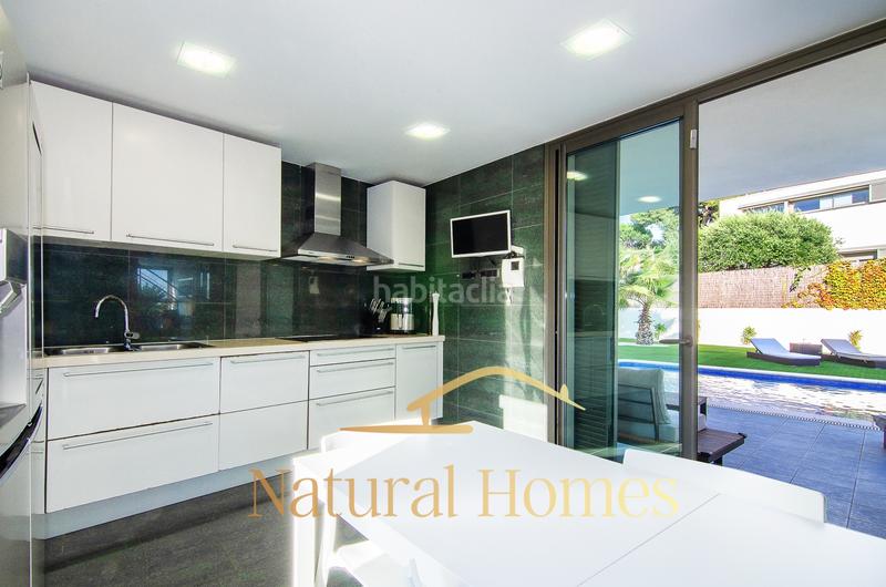 Foto a7d7dcf6-1c5f-49ce-8673-f79eb7463775. Xalet amb calefacció aparcament piscina a Urbanitzacions Arenys de Mar