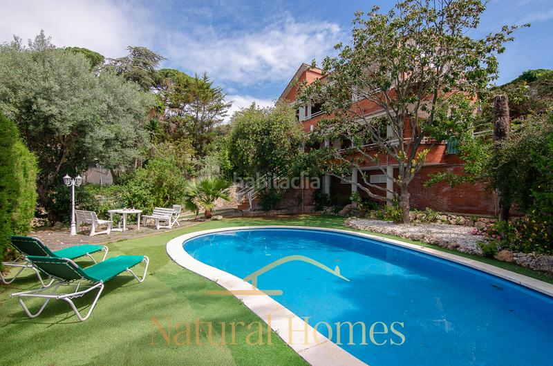 Foto 8fad1d46-b8dc-415f-be95-55616ed84ccc. Chalet avec cheminée parking piscine dans Arenys de Munt