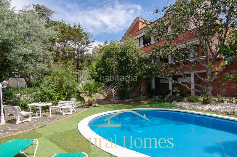 Foto cb1fb5c5-92d0-46d5-b767-c7252cb49c5a. Chalet avec cheminée parking piscine dans Arenys de Munt