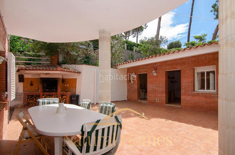 Foto edeefb61-77ee-40af-9187-7a26d047e54e. Chalet avec cheminée parking piscine dans Arenys de Munt